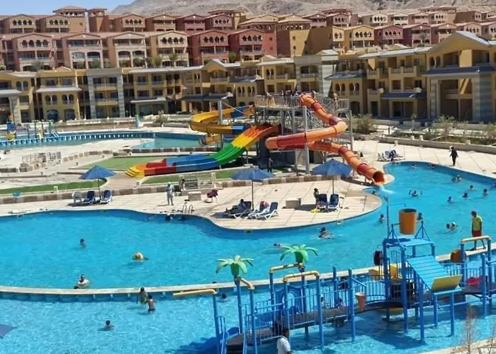 شقه للايجار بورتو السخنه ألعاب مائية فرش مميز فندقي مكيفه